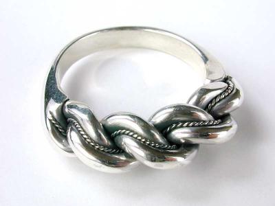 no http://www.balticshop.com/cgi-bin/item.cgi?item=347&cat=0108&title=More_Namejs_Rings
