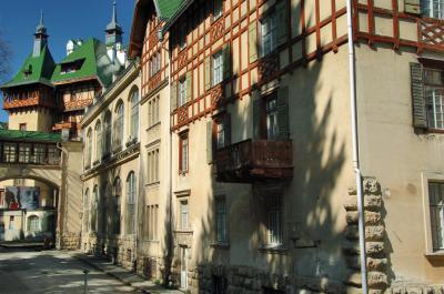 „Suedbahnhotel2“. Lizenziert unter Public domain über Wikimedia Commons - http://commons.wikimedia.org/wiki/File:Suedbahnhotel2.jpg#mediaviewer/File:Suedbahnhotel2.jpg