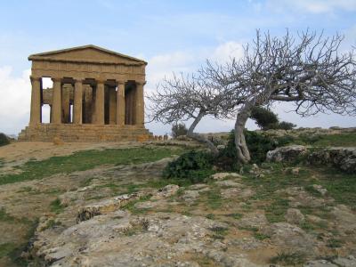 'Agrigento-Tempio della Concordia03' by Evan Erickson - Own work. Licensed under Public Domain via Wikimedia Commons - http://commons.wikimedia.org/wiki/File:Agrigento-Tempio_della_Concordia03.JPG#mediaviewer/File:Agrigento-Tempio_della_Concordia03.JPG
